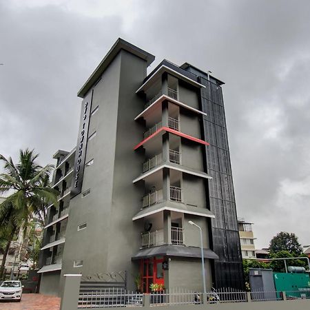 Hotel Oyo Townhouse 061 Gcda Kakkanad Signal Kochi Exterior foto