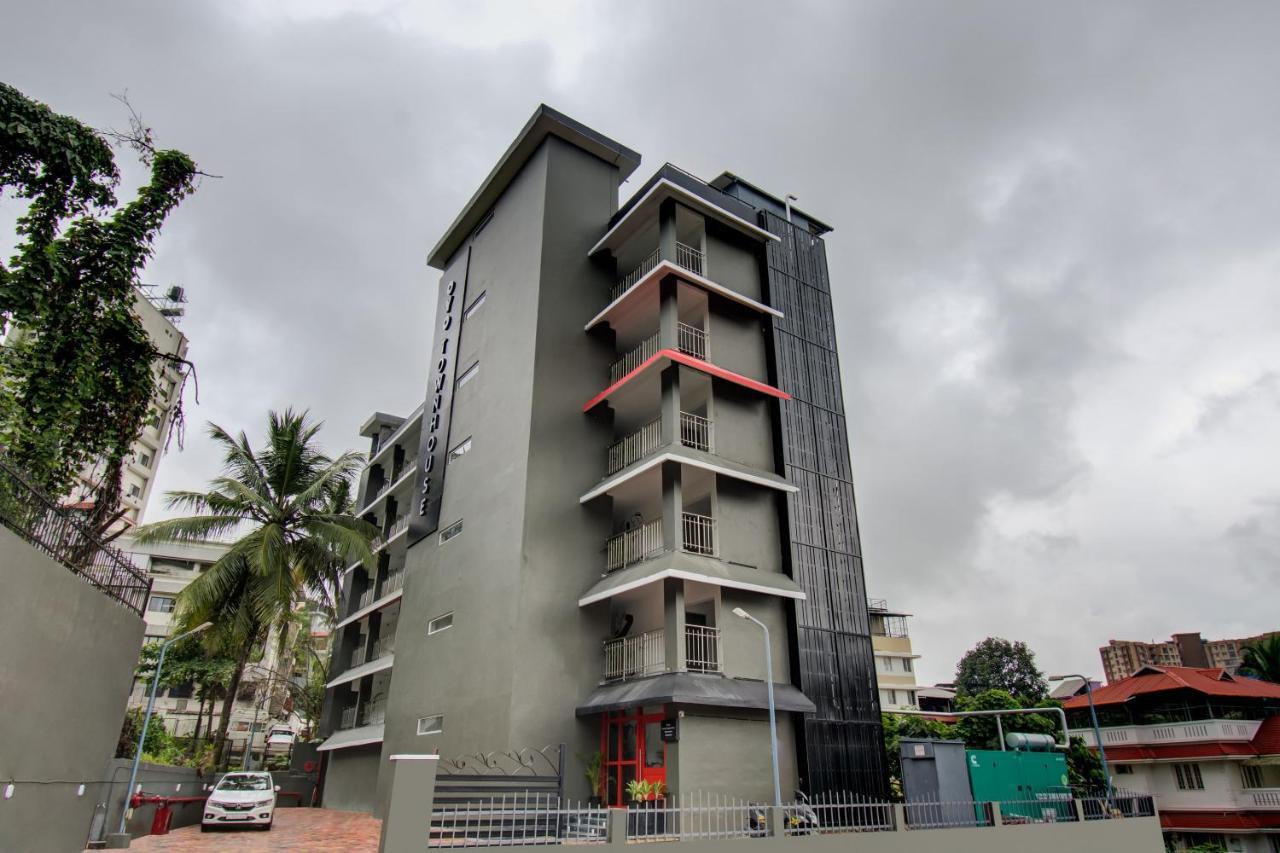 Hotel Oyo Townhouse 061 Gcda Kakkanad Signal Kochi Exterior foto
