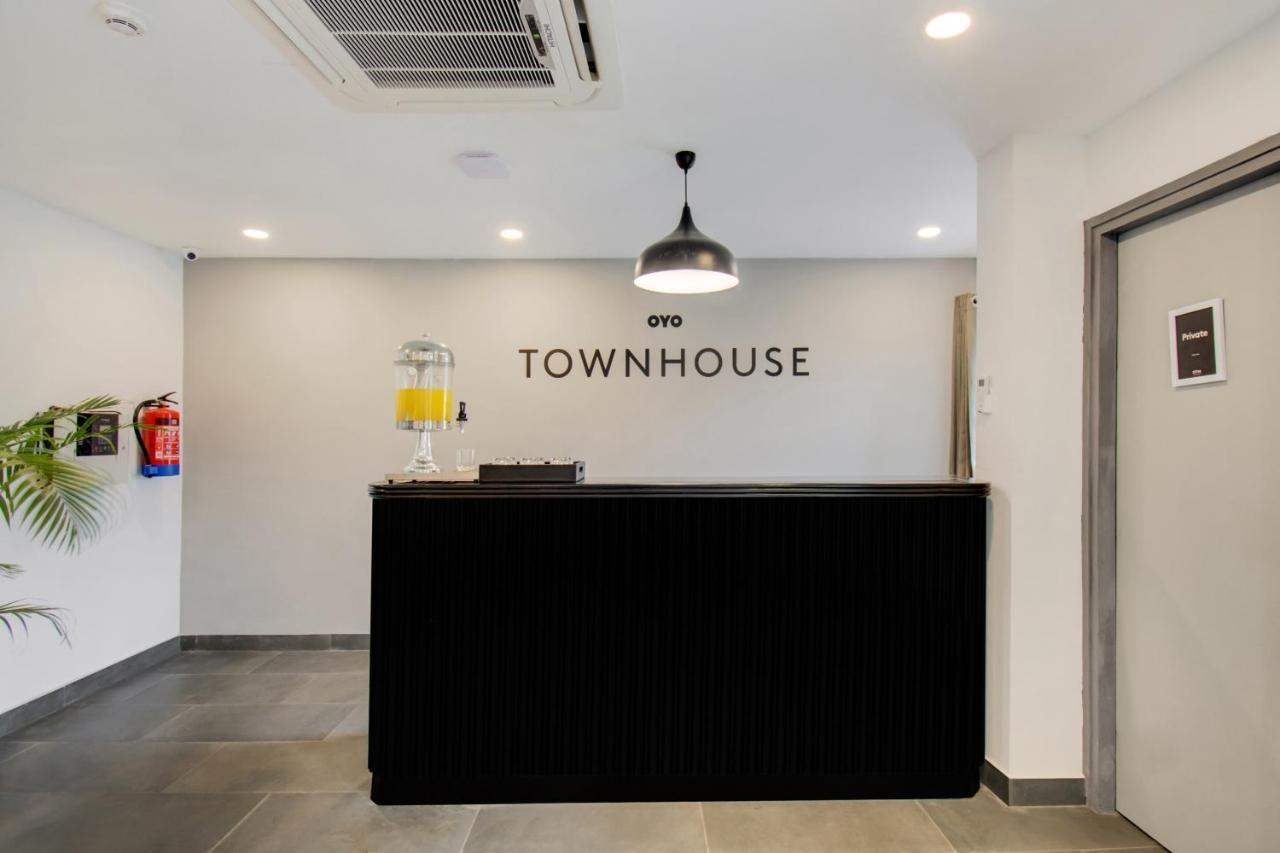 Hotel Oyo Townhouse 061 Gcda Kakkanad Signal Kochi Exterior foto