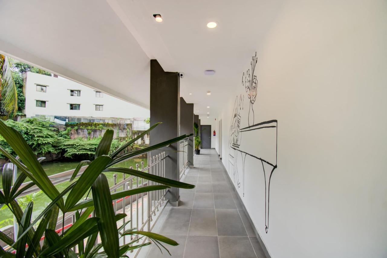 Hotel Oyo Townhouse 061 Gcda Kakkanad Signal Kochi Exterior foto