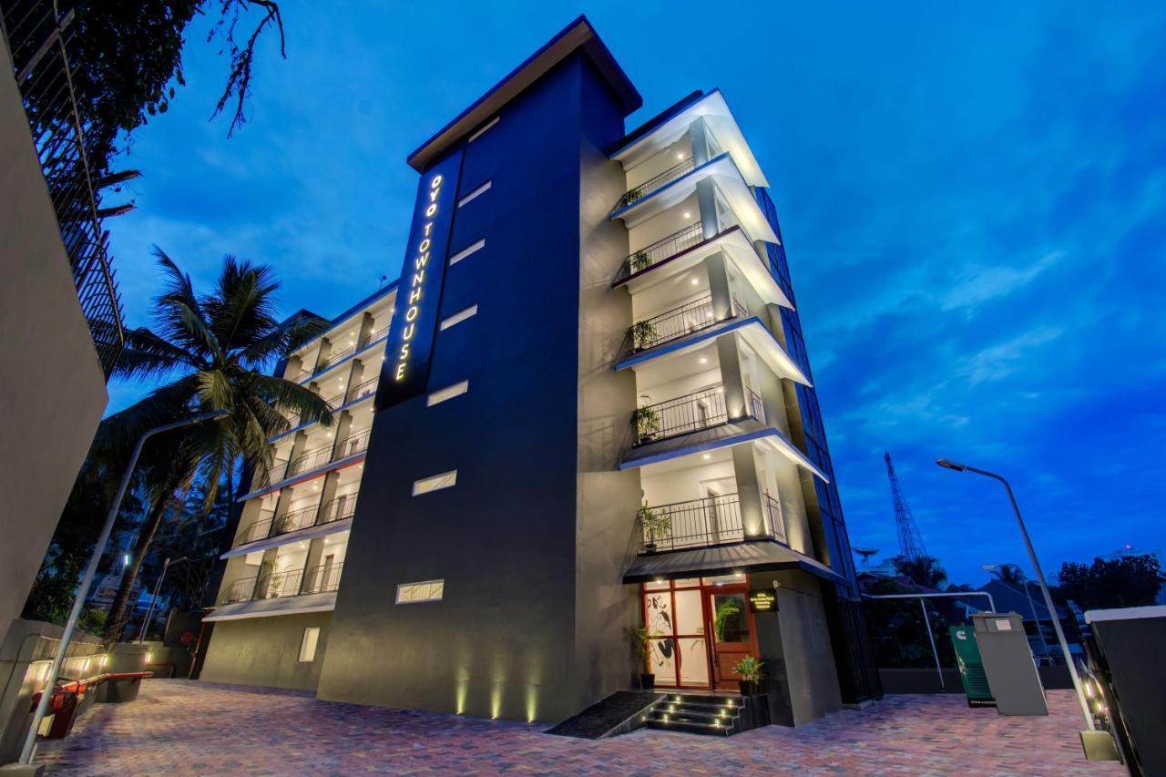 Hotel Oyo Townhouse 061 Gcda Kakkanad Signal Kochi Exterior foto